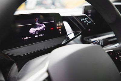 TikTok bouwt nu ook auto's en dit is wat ze in het schild voeren